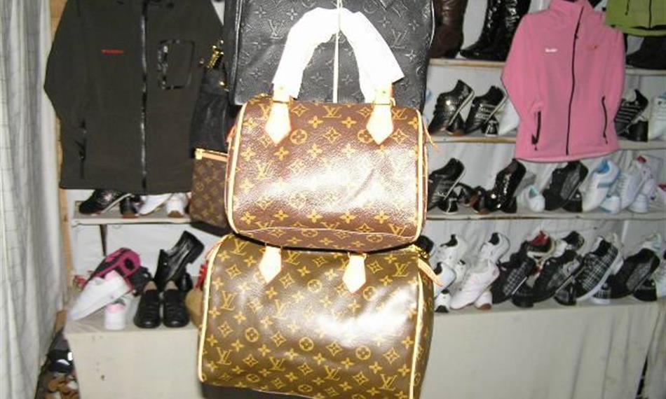 2011-4-4-122padělky 2.JPG